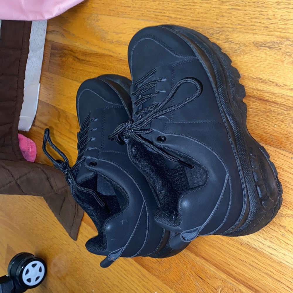 Dollskill platform black sneakers